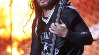 Zagreb, 160510.
Hipodrom.
Koncert heavy metal grupe Metallica.
Na slici: Robert Trujillo
Foto: Boris Kovacev / CROPIX