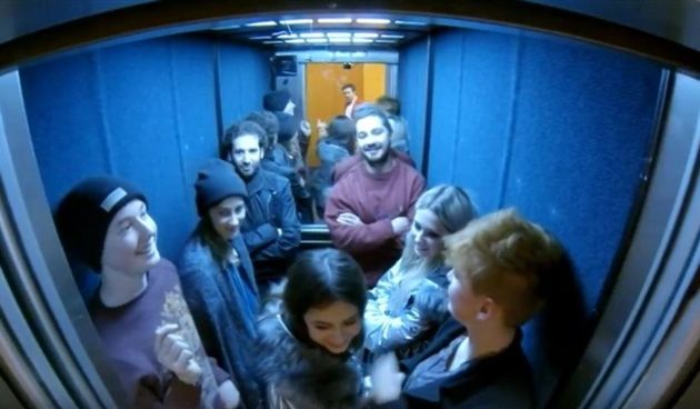 Shia LaBeouf vozio se liftom s obožavateljima