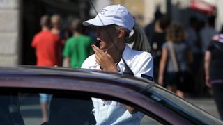 18.07.2013., Zadar – Prometna jedinica mladezi, mladi zadarski bobiji kako im tepaju gradjani uvelike pridonose olaksanom kretanju automobila kroz grad. Bez njih vecina raskrizja te ulice blize centru grada bile bi zagusene zbog prometnih cepova. Velika 18.07.2013., Zadar – Prometna jedinica mladezi, mladi zadarski bobiji kako im tepaju gradjani uvelike pridonose olaksanom kretanju automobila kroz grad. Bez njih vecina raskrizja te ulice blize centru grada bile bi zagusene zbog prometnih cepova. Velika