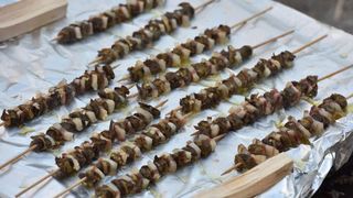 U sklopu Benkovackog kulturnog ljeta Grad Benkovac i Turisticka zajednica Grada Benkovca vec cetvrtu godinu za redom organiziraju manifestaciju Puzevim korakom. Radi se o gastro manifestaciji pripreme i degustacije puzeva. Posjetitelji su imali prilike d U sklopu Benkovackog kulturnog ljeta Grad Benkovac i Turisticka zajednica Grada Benkovca vec cetvrtu godinu za redom organiziraju manifestaciju Puzevim korakom. Radi se o gastro manifestaciji pripreme i degustacije puzeva. Posjetitelji su imali prilike d