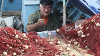 Krpanje ribarske mriže posao koji se sve manje viđa uz obalu Jadrana. Photo: Ivo Čagalj/PIXSELL Krpanje ribarske mriže posao koji se sve manje viđa uz obalu Jadrana. Photo: Ivo Čagalj/PIXSELL