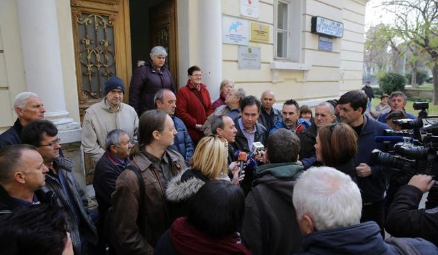 Zadar – Prosvjedni skup bivsih radnika Croatia-Zadar Linea odrzan je ispred zgrade sindikata. Photo: Filip Brala/PIXSELL