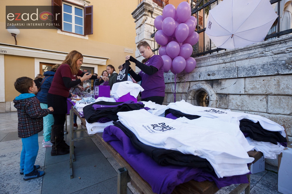 Zadarski Palčići pustili u zrak stotine ljubičastih balona