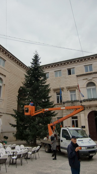 Bozicni ukrasi, ukrasavanje grada