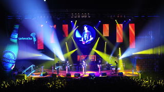 Split, 271111.
Spaladium Arena.
Veceras su u Spaladium areni pred oko 4000 posjetitelja nastupili Momcilo Bajagic Bajaga (u prvom dijelu) i Jelena Rozga (u drugom dijelu). Koncert je organizirala Karlovacka pivovara.
Foto: Nikola Vilic / CROPIX