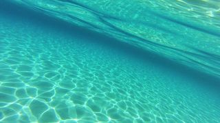 25.07.2013., Dugi otok, Sakarun – Uzduz i poprijeko Dugog otoka u zadarskom arhipelagu u ljetnim danima prepuno je turista, a najomiljenija plaza zasigurno je Sakarun, koja sa nalazi u uvali pokraj mjesta Veli Rat. Pjeskovita plaza sa tirkizno cistim mo