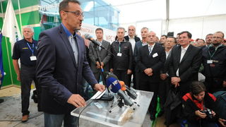 Biograd,130912.
Otvorenje 59. svjetskog prvenstva u oranju koje se odrzava u Jankolovici pokraj Biograda od 13.-15.09.2012.
Na fotografiji: govor ministra Jakovine; u pozadini ministri poljoprivrede iz regije.
Foto: Luka Gerlanc / CROPIX Biograd,130912.
Otvorenje 59. svjetskog prvenstva u oranju koje se odrzava u Jankolovici pokraj Biograda od 13.-15.09.2012.
Na fotografiji: govor ministra Jakovine; u pozadini ministri poljoprivrede iz regije.
Foto: Luka Gerlanc / CROPIX