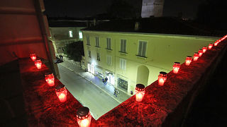 Svijeće na Kopnenim vratima i bedemu u Foši (foto:Saša Čuka) Svijeće na Kopnenim vratima i bedemu u Foši (foto:Saša Čuka)