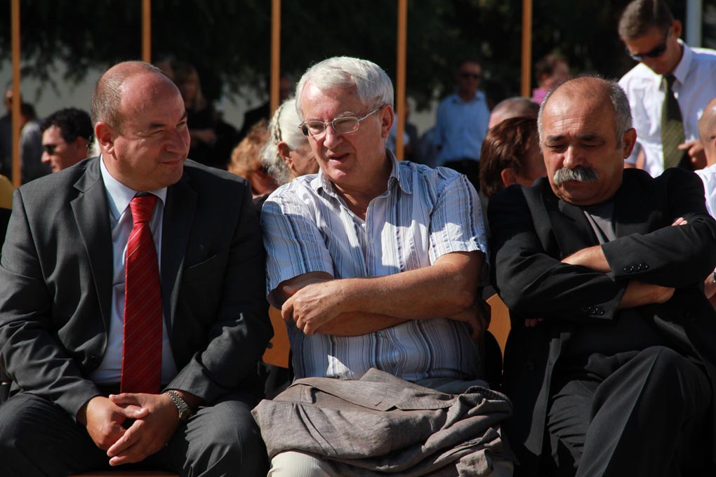 U prigodi Dana hrvatske policije i njihovog zaštitnika Sv.Mihovila danas je u PU Zadarskoj održana prigodna svečanost.U nastavku svečanosti, pokaznu vježbu samoobrane izveli su pripadnici interventne jedinice PU Zadarske te su podijeljena priznanja nagrađ U prigodi Dana hrvatske policije i njihovog zaštitnika Sv.Mihovila danas je u PU Zadarskoj održana prigodna svečanost.U nastavku svečanosti, pokaznu vježbu samoobrane izveli su pripadnici interventne jedinice PU Zadarske te su podijeljena priznanja nagrađ