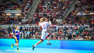 U doista sjajnoj atmosferi koju je stvorilo oko 5000 navijača iz cijele Hrvatske, naši su rukometni reprezentativci remizirali sa Švedskom i to s rezultatom 25-25. Bila je to ‘kaubojima’ pretposljednja pripremna utakmica uoči Olimpijskih igara