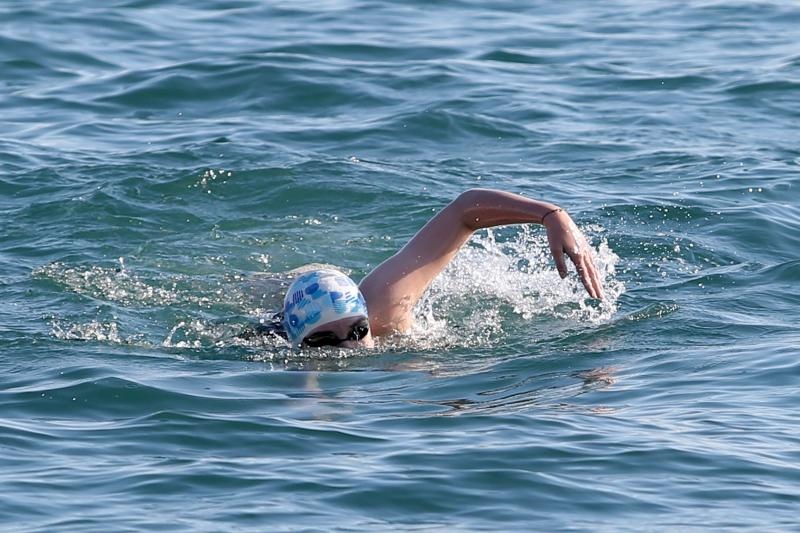 Dina Levačić otplivala humanitarni maraton između Trogira i Splita za Udrugu Anđeli. Foto: Miranda Cikotić/PIXSELL Dina Levačić otplivala humanitarni maraton između Trogira i Splita za Udrugu Anđeli. Foto: Miranda Cikotić/PIXSELL