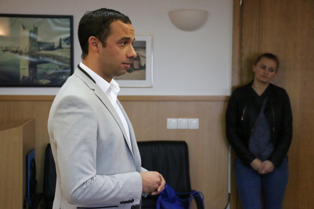 Vir: Dodjela materijalne pomoći roditeljima za nabavku udžbenika i školske opreme Vir: Dodjela materijalne pomoći roditeljima za nabavku udžbenika i školske opreme