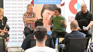 U Croatia Records-u odrzana je promocija novog albuma pjevaca Duska Lokina. U Croatia Records-u odrzana je promocija novog albuma pjevaca Duska Lokina.