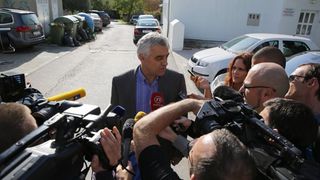 Danas je nakon ispitivanja u Zagrebu u stan u zadarskim Arbanasima od strane policije doveden bivši državni tajnik Zdravko Livaković kako bi se uz njegovu prisutnost i prisutnost njegova odvjetnika obavila pretraga stana. Pretpostavlja se da se istražuje