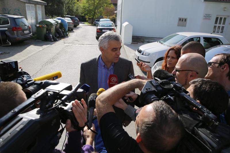 Danas je nakon ispitivanja u Zagrebu u stan u zadarskim Arbanasima od strane policije doveden bivši državni tajnik Zdravko Livaković kako bi se uz njegovu prisutnost i prisutnost njegova odvjetnika obavila pretraga stana. Pretpostavlja se da se istražuje