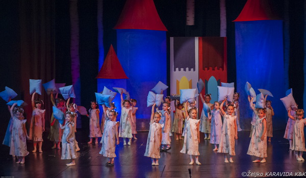 HNK Zadar: Bajka.hr Plesne udruge Gesta, Foto: Željko Karavida HNK Zadar: Bajka.hr Plesne udruge Gesta, Foto: Željko Karavida