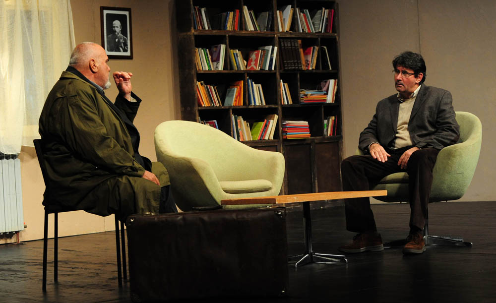 Zadar, 19.10.2012. snimio: Nenad Marčev
komedija
D. Kovačević: PROFESIONALAC ili Tužna komedija po Luki,
Kazališna družina ”Glumci u Zagvozdu” &
SATIRIČKO KAZALIŠTE KEREMPUH
redatelj: Bogdan Diklić
igraju: D. Ljuština, V. Mlikota,
A. Zadar, 19.10.2012. snimio: Nenad Marčev
komedija
D. Kovačević: PROFESIONALAC ili Tužna komedija po Luki,
Kazališna družina ”Glumci u Zagvozdu” &
SATIRIČKO KAZALIŠTE KEREMPUH
redatelj: Bogdan Diklić
igraju: D. Ljuština, V. Mlikota,
A.