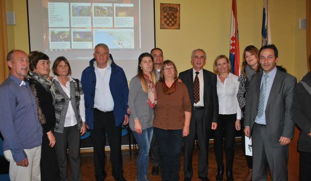 U ponedjeljak, 8. prosinca 2014. godine, u Domu Županije župan Stipe Zrilić organizirao je primanje za dobitnike priznanja Suncokret ruralnog turizma i oznake Hrvatski otočni proizvod te vinare nagrađene na Sabatini i uljare nagrađene na Noćnjaku.