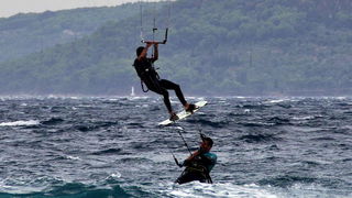 Kiteri i surferi uživali u jakom jugu