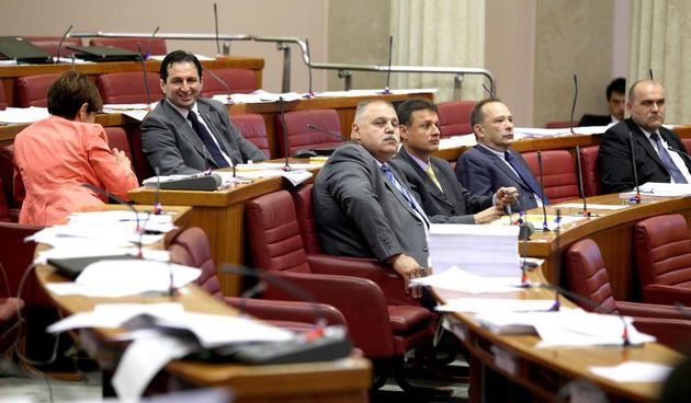 09.07.2013., Zagreb – Raspravom o Zakonu o predskolskom odgoju Hrvatski sabor je nastavio redovitu sjednicu. Ivan Suker, Gordan Jandrokovic. Photo: Patrik Macek/PIXSELL Autor  Patrik Macek/PIXSELL KLJUČNE RIJEČI  HDZ, ivan suker, gordan jandrokovic, Hrv