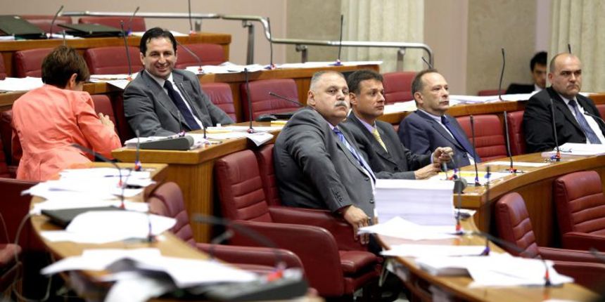 09.07.2013., Zagreb – Raspravom o Zakonu o predskolskom odgoju Hrvatski sabor je nastavio redovitu sjednicu. Ivan Suker, Gordan Jandrokovic. Photo: Patrik Macek/PIXSELL Autor  Patrik Macek/PIXSELL KLJUČNE RIJEČI  HDZ, ivan suker, gordan jandrokovic, Hrv