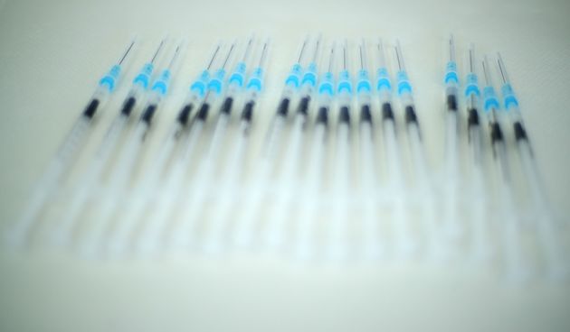 Koronavirus ilustracija, maska, test, testiranje, testiranja, covid, cijepljenje, cjepivo, dom sportova, pfizer