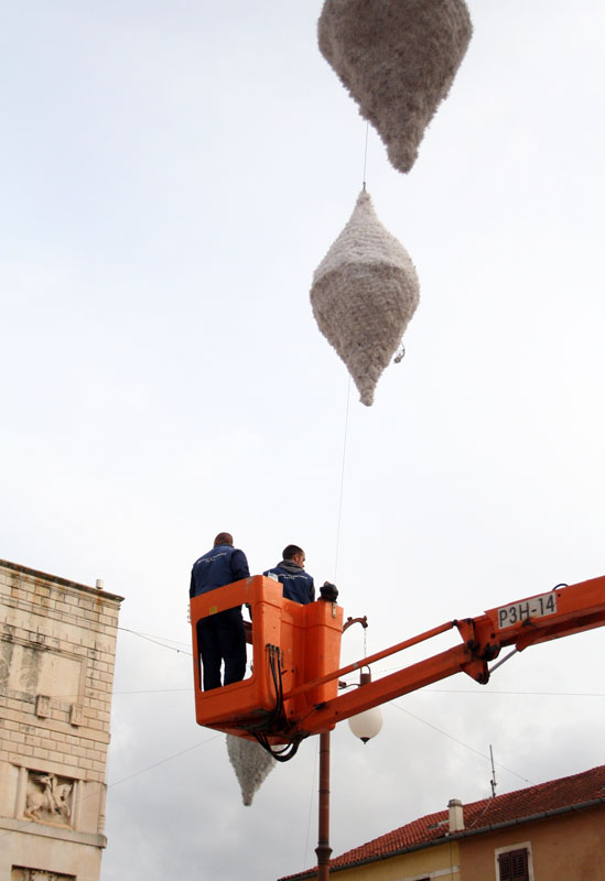 Započelo blagdansko ukrašavanje Poluotoka Započelo blagdansko ukrašavanje Poluotoka
