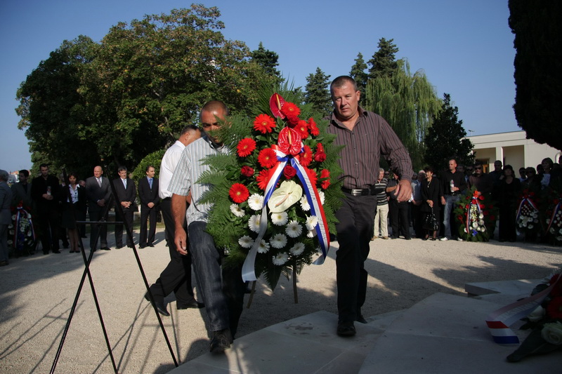 Image 1054185 (auto)