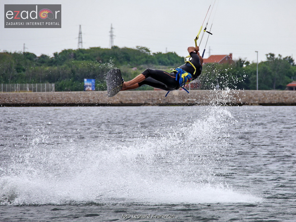 Kiteri guštali u refulima ninske bure Kiteri guštali u refulima ninske bure