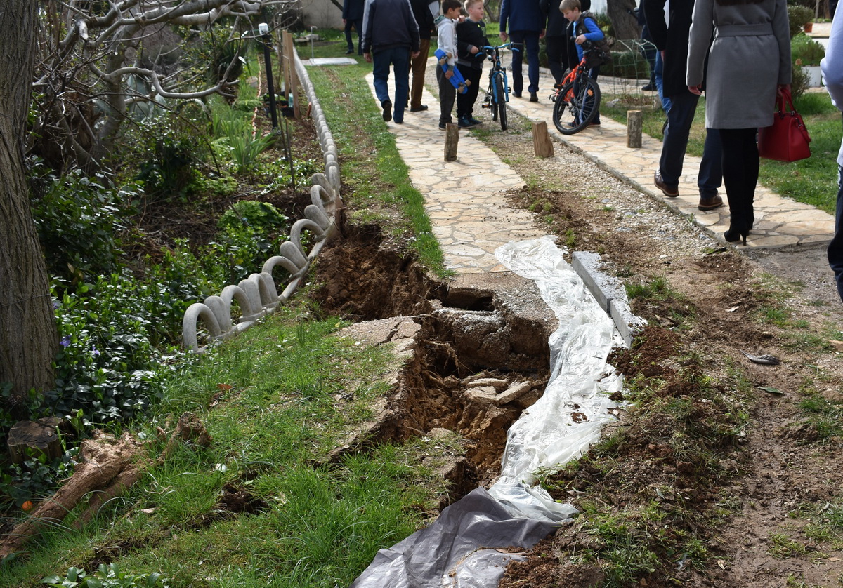 Župan Longin obišao klizišta u Posedarju Župan Longin obišao klizišta u Posedarju