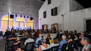 Klapa Bošket nastupila u Pagu