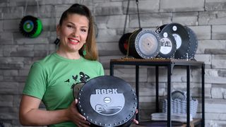 Miljana Jovičić proizvodi torbice od starih gramofonskih ploča