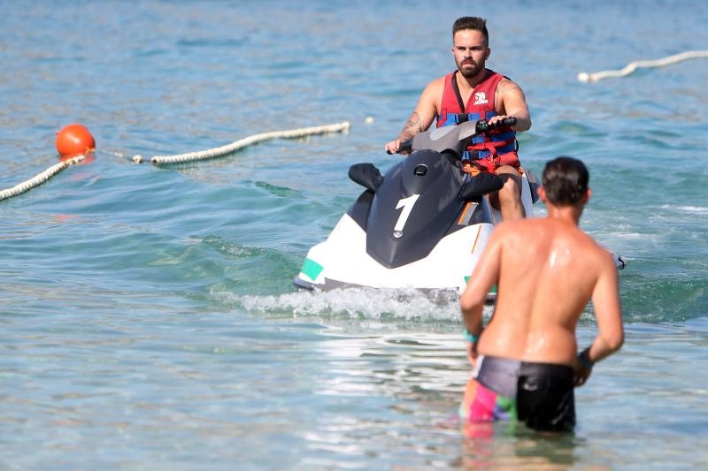 Zrće: Prvi dan Hideout festivala privukao nekoliko tisuća turista, Photo: Dalibor Urukalovic/PIXSELL Zrće: Prvi dan Hideout festivala privukao nekoliko tisuća turista, Photo: Dalibor Urukalovic/PIXSELL