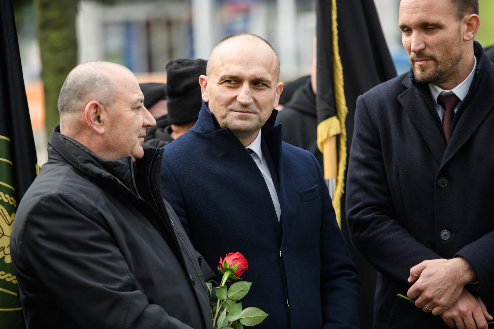 Zadar: Odavanje počasti kod spomenika hrvatskim braniteljima povodom obljetnice VRO Maslenica Zadar: Odavanje počasti kod spomenika hrvatskim braniteljima povodom obljetnice VRO Maslenica
