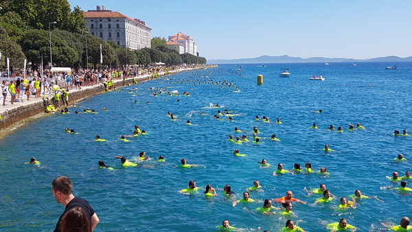 Sasvim osoban doživljaj – 10. dm Millennium Jump sa zadarske rive. Foto: Mladen Malik Barba Sasvim osoban doživljaj – 10. dm Millennium Jump sa zadarske rive. Foto: Mladen Malik Barba