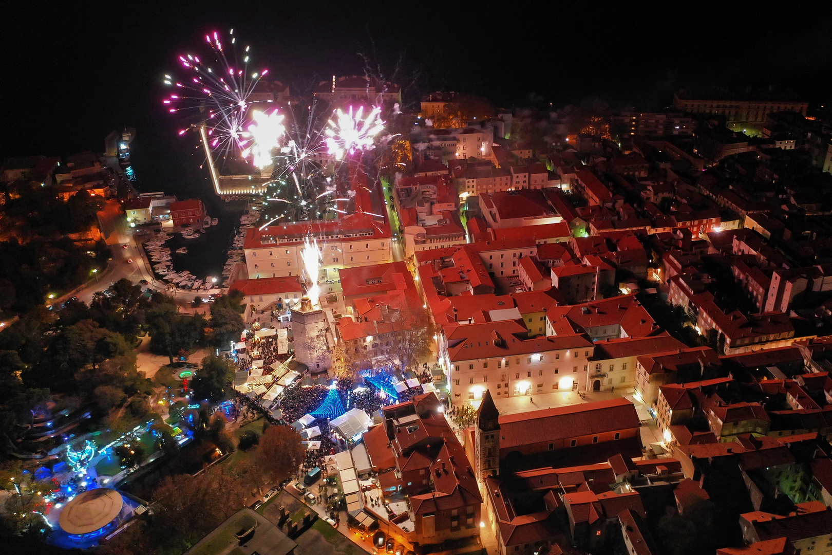 Pogled iz zraka: Svečano otvorenje manifestacije “Advent u Zadru”