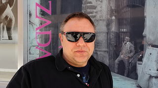 Skitnja gradom by Roberto Lerga