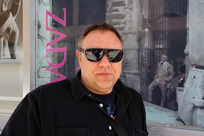 Skitnja gradom by Roberto Lerga