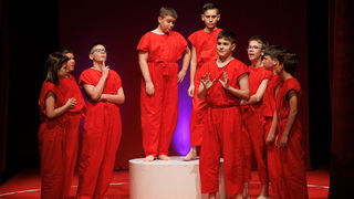 Igrajmo se: Zabranjeno mlađima od 15 strana A