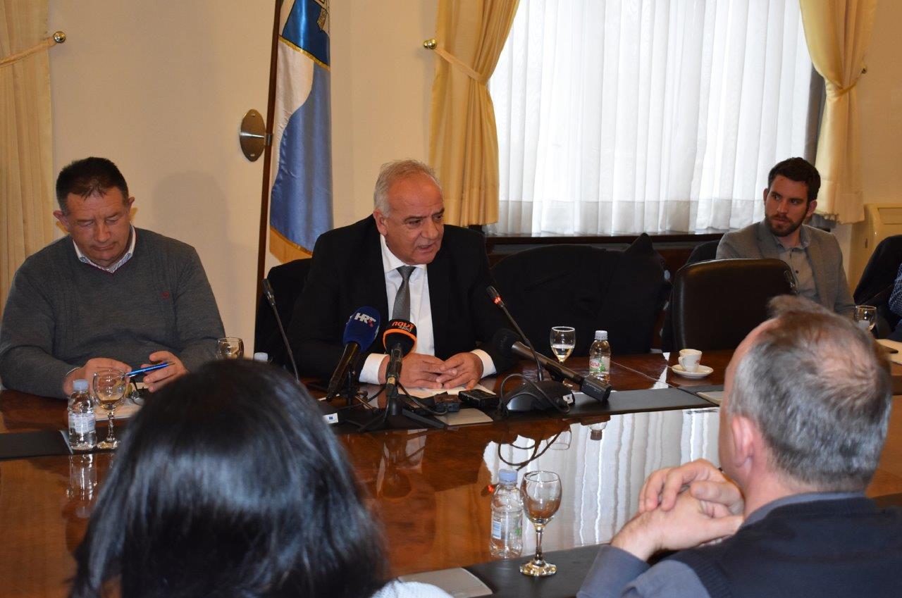 Zadarski župan Božidara Longin održao sastanak s gradonačelnicima i načelnicima Zadarski župan Božidara Longin održao sastanak s gradonačelnicima i načelnicima