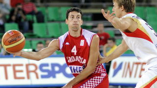 Bydgoszcz, 150909.
Dvorana Sport Arena Luczniczka.
Europsko prvenstvo u kosarci u Poljskoj, drugi krug natjecanja po skupinama 3. kolo grupe E, utakmica izmedju Hrvatske i Njemacke odlucujuca za ulazak u cetvrtfinale.
Na slici: Ukic.
Foto: Drago Sopta  /