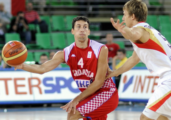 Bydgoszcz, 150909.
Dvorana Sport Arena Luczniczka.
Europsko prvenstvo u kosarci u Poljskoj, drugi krug natjecanja po skupinama 3. kolo grupe E, utakmica izmedju Hrvatske i Njemacke odlucujuca za ulazak u cetvrtfinale.
Na slici: Ukic.
Foto: Drago Sopta  /