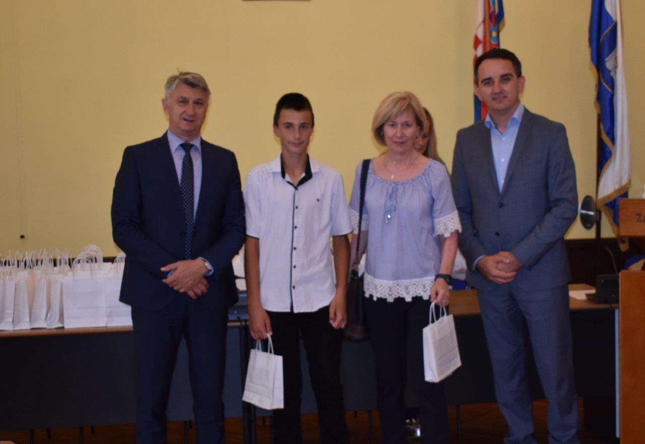 Prijem za nagrađivane učenike osnovnih i srednjh škola