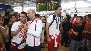 Zagreb, 130812.
Pleso.
Povratak Hrvatske olimpijske delegacije u Zagreb sa Olimpijskih igara u Londonu.
Na fotografiji: Igor Vori.
Foto: Goran Mehkek / CROPIX Zagreb, 130812.
Pleso.
Povratak Hrvatske olimpijske delegacije u Zagreb sa Olimpijskih igara u Londonu.
Na fotografiji: Igor Vori.
Foto: Goran Mehkek / CROPIX