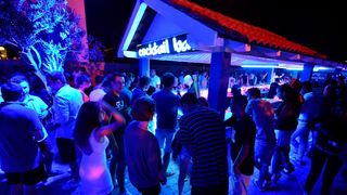 Subotnja zabava u Noštromo i Vagabundo barovima na Viru ; foto Iva Perinčić