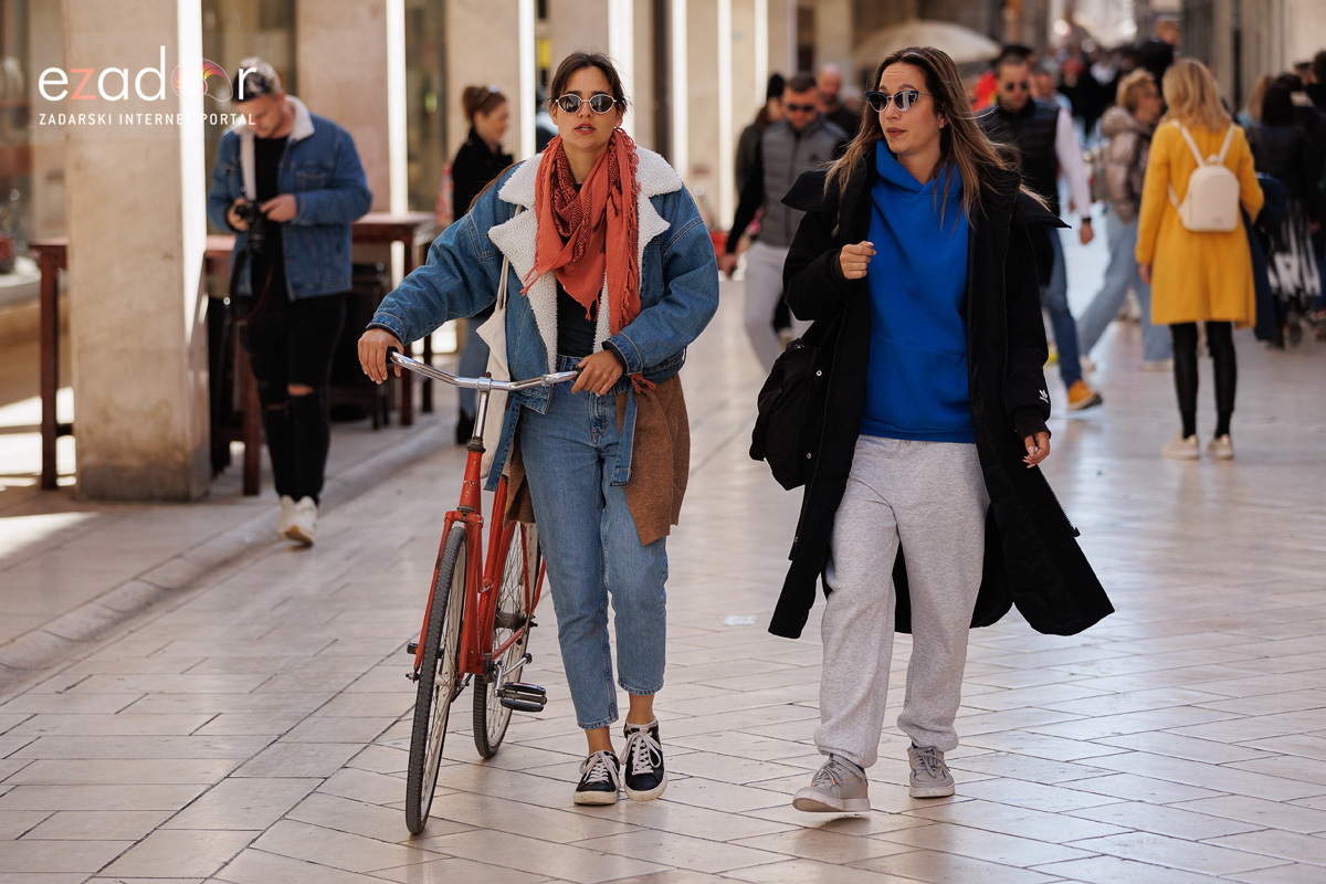 Đir po gradu, subotnja špica 19. ožujka 2022. Đir po gradu, subotnja špica 19. ožujka 2022.