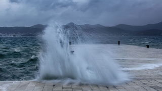 Igra valova na zadarskoj rivi 7. studenog 2014.  Foto: Roberto Lerga