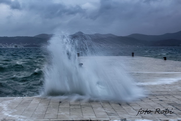 Igra valova na zadarskoj rivi 7. studenog 2014.  Foto: Roberto Lerga