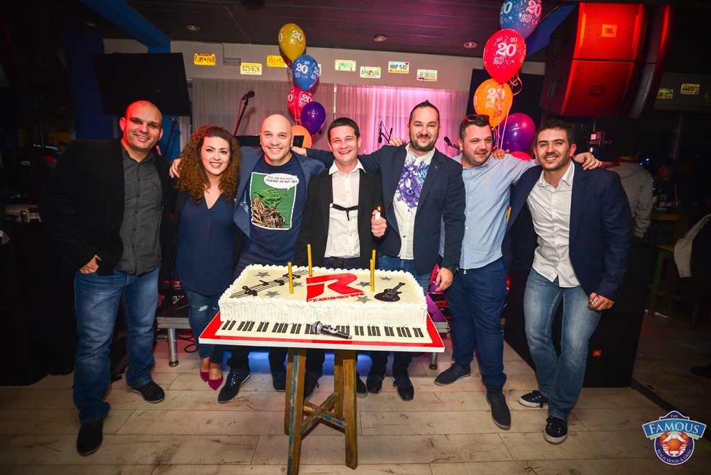 U Famous beach and grill baru Rockatansky bend proslavio je 20 godina djelovanja U Famous beach and grill baru Rockatansky bend proslavio je 20 godina djelovanja