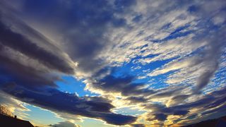 Zimsko svitanje i igra oblaka, foto: Iva Perinčić Zimsko svitanje i igra oblaka, foto: Iva Perinčić